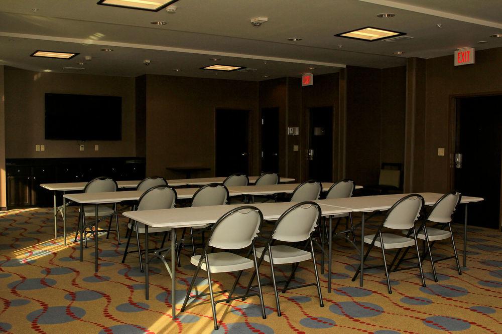 Holiday Inn Express Hotel & Suites Floresville By Ihg Esterno foto