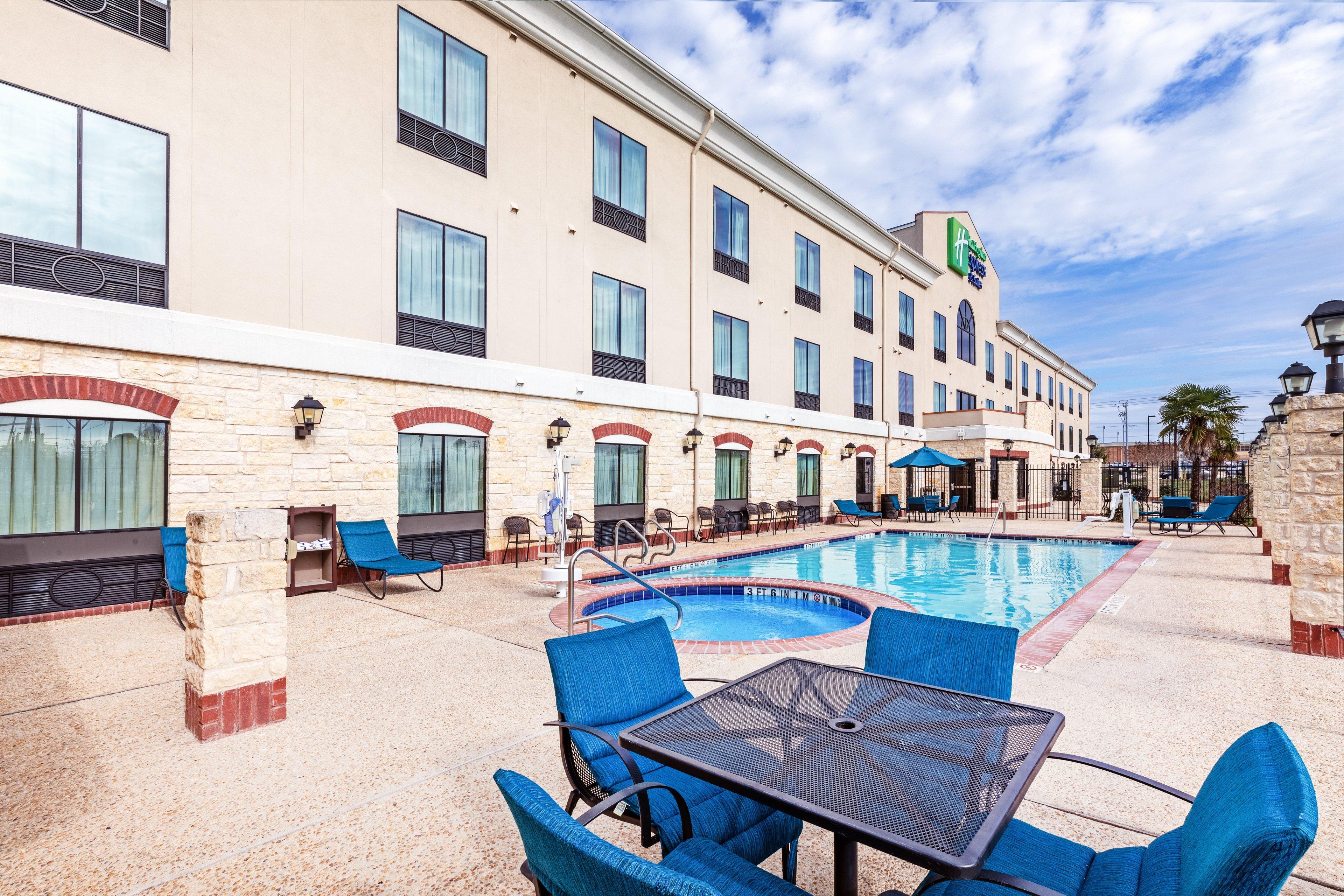 Holiday Inn Express Hotel & Suites Floresville By Ihg Esterno foto