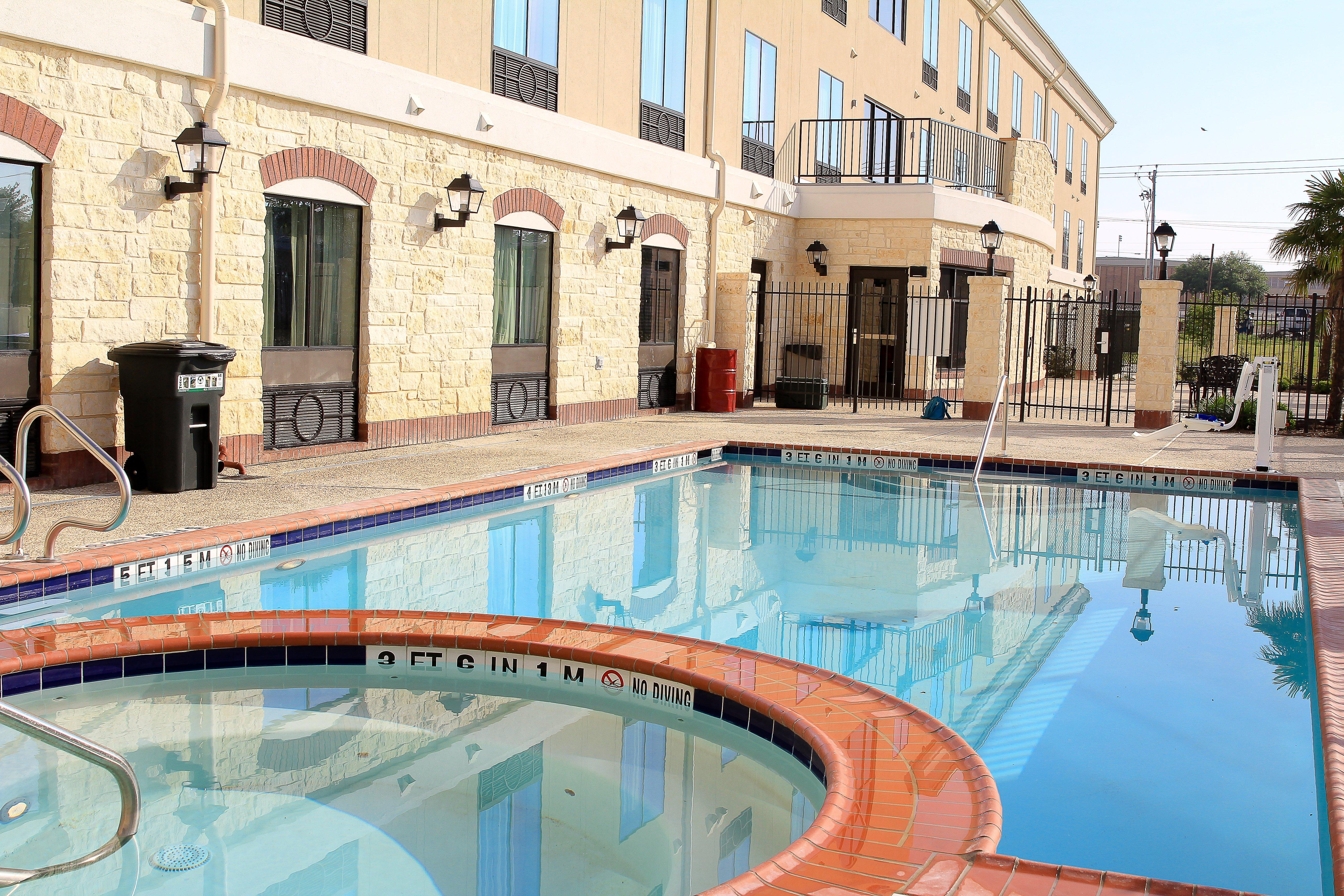 Holiday Inn Express Hotel & Suites Floresville By Ihg Esterno foto